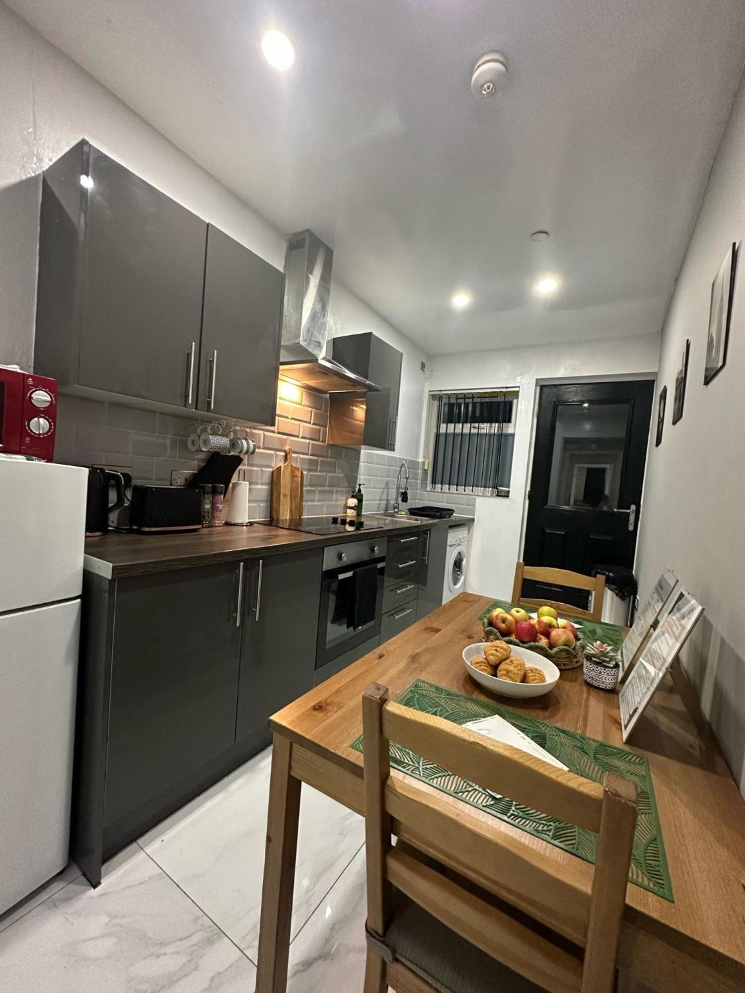2 Bedroom Flat With Hot Tub Cardiff Dış mekan fotoğraf