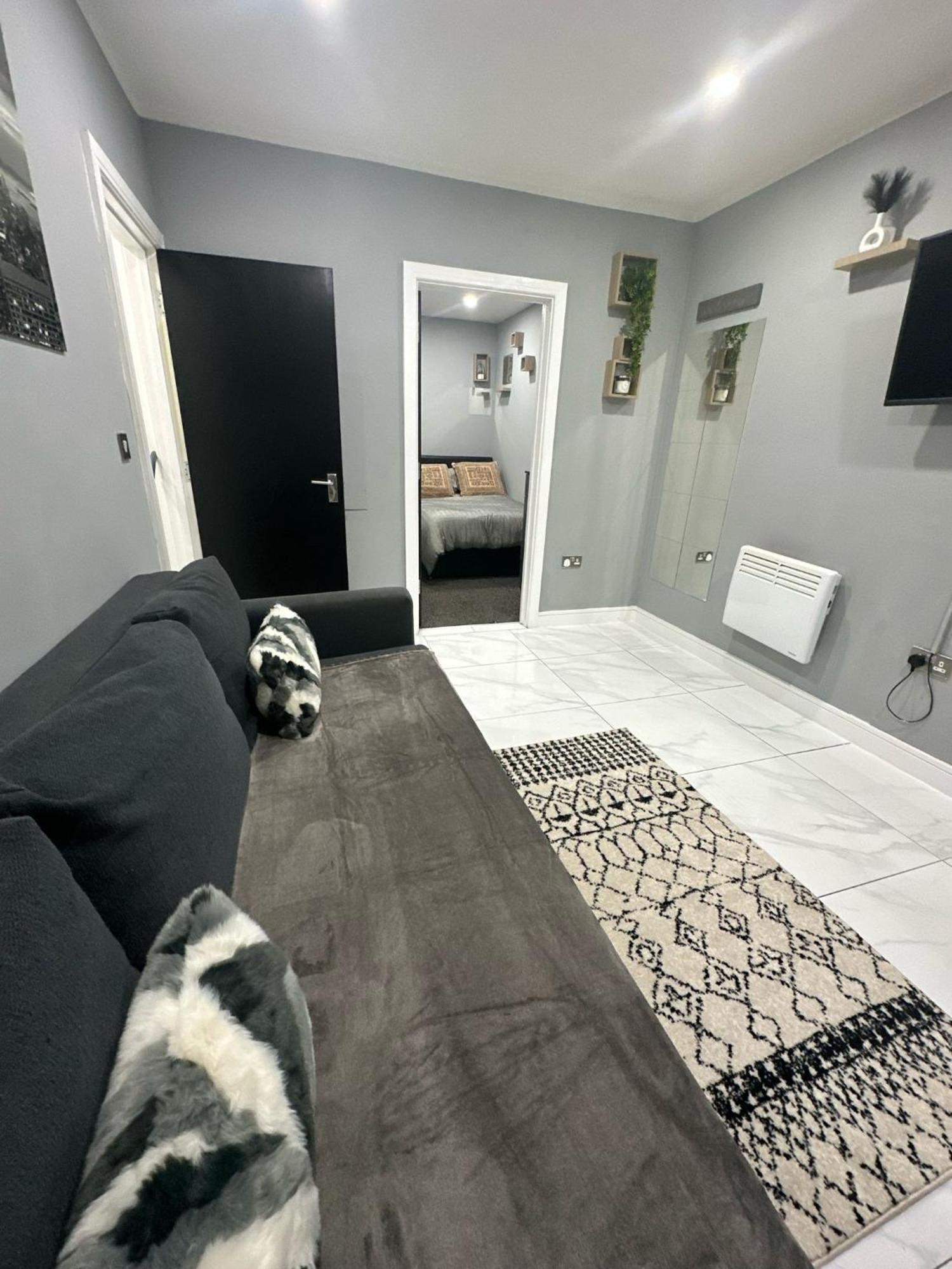 2 Bedroom Flat With Hot Tub Cardiff Dış mekan fotoğraf