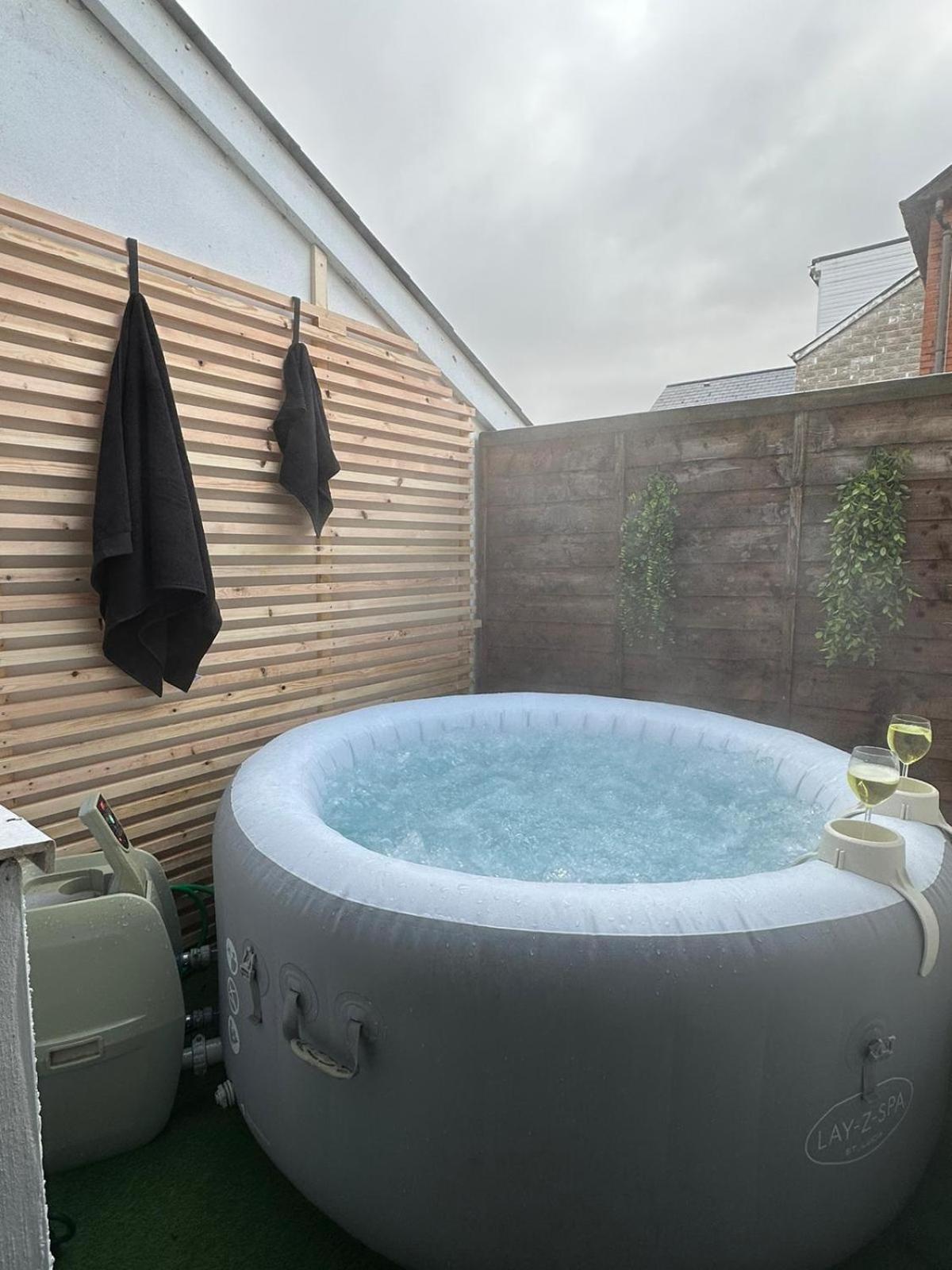 2 Bedroom Flat With Hot Tub Cardiff Dış mekan fotoğraf